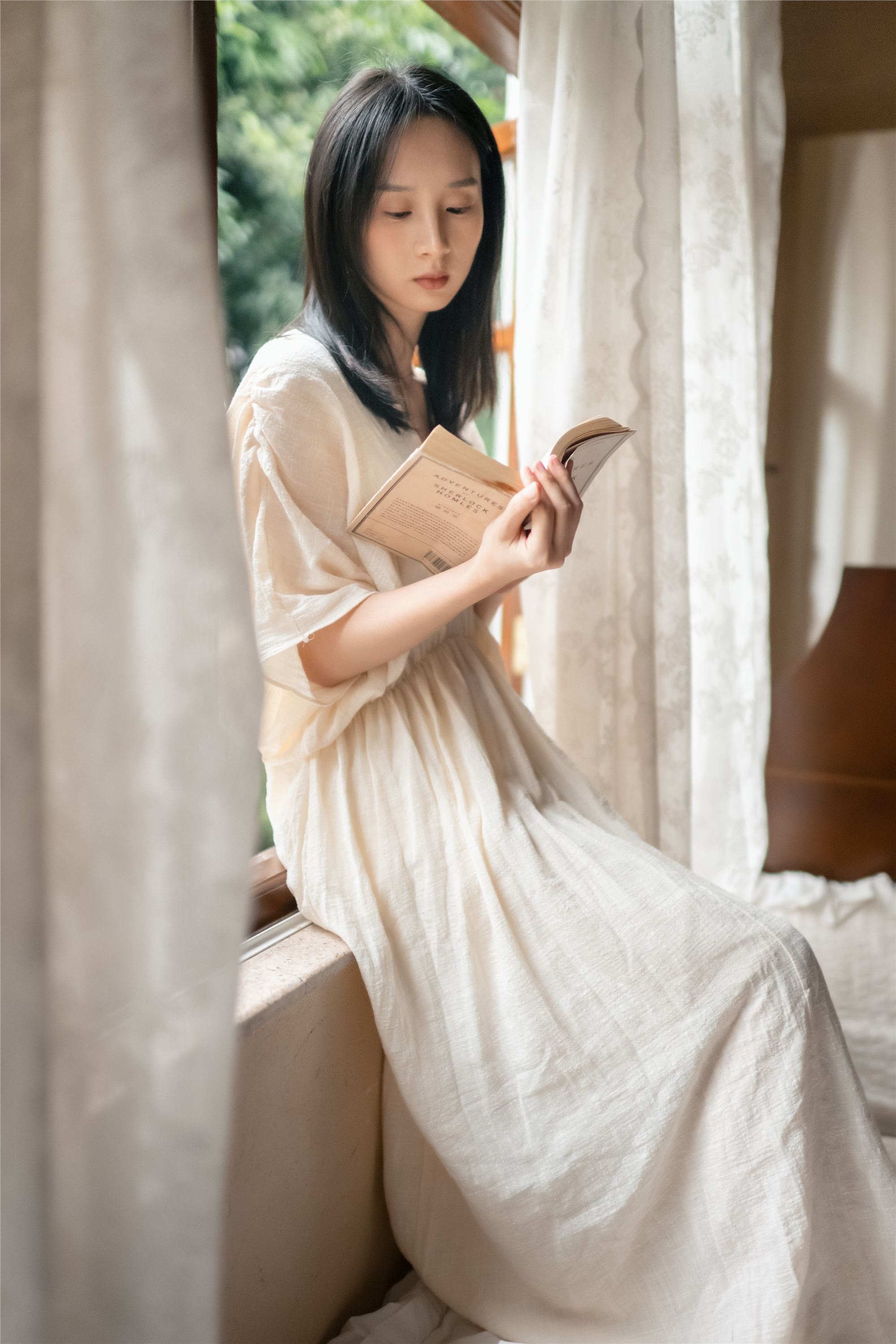 YITUYU艺图语 2025.02.06 她从光里来 方休。